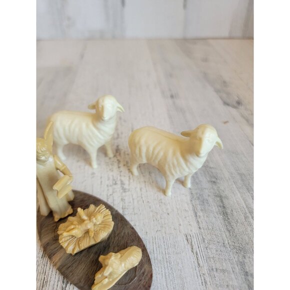 Vintage Angel Jesus nativity scene sheep set Xmas decor - Picture 4 of 7